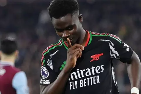 لا يعرف الاستسلام.. ساكا يضرب شباك ريال مدريد (فيديو)